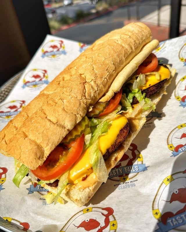Reg Hot Sausage Poboy 8".