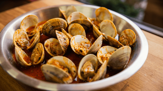 Boiled Clams (lb).